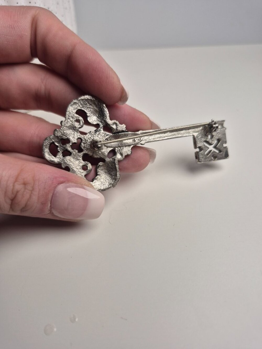 Sterling Silver Key Broach / Pin - Picture 6 of 8